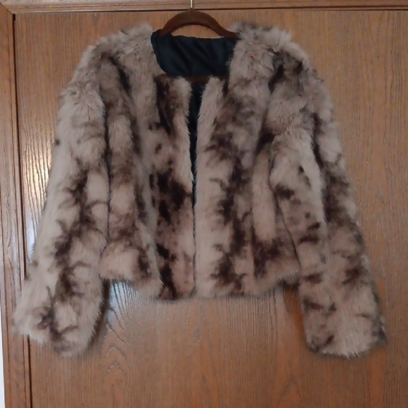 Chic Faux Fur Teddy Jacket - Cream and Brown - Picture 1 of 2